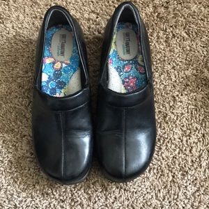 SoftWalk Grey’s Anatomy Meredith Black Nurse Shoes